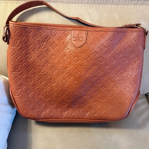 Louis Vuitton Tote - Picture 1 of 6